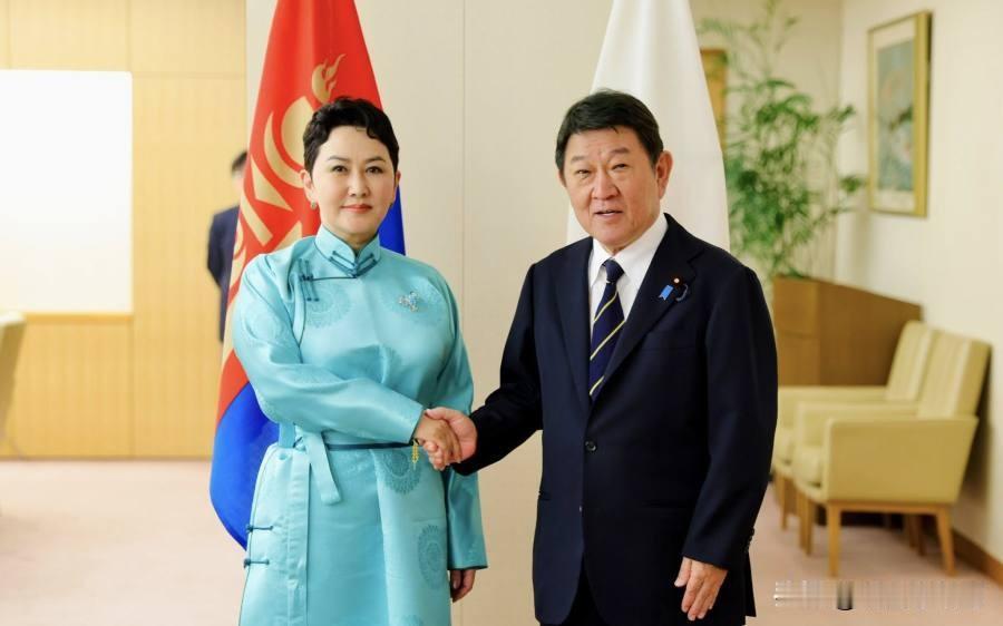 蒙古国的"第三邻国"：蒙古国外长会见日本外务大臣

¬ 蒙古国外长出席日本"亚洲