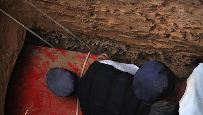 1986年，浙江一农民买了三间房子，一住就是三十年之久，不成想等他将房子翻建时才