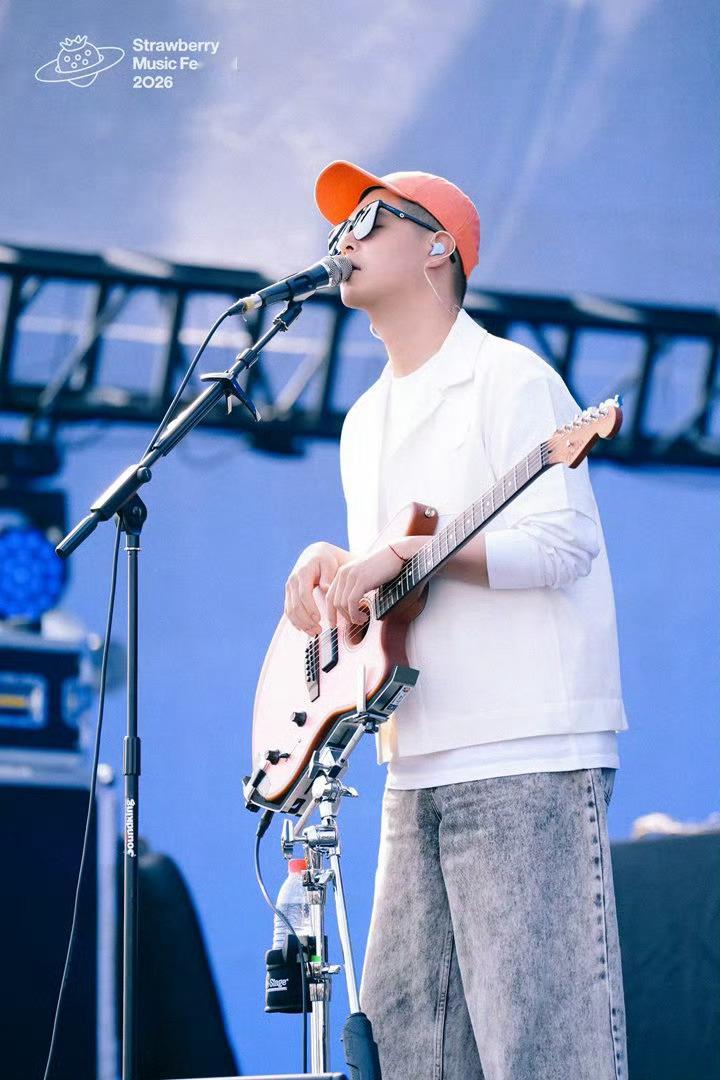 哪个天才把马頔挖掘出来了马頔这个人谁研究的呢近期快乐被马頔狠狠承包！五哈魔性“不