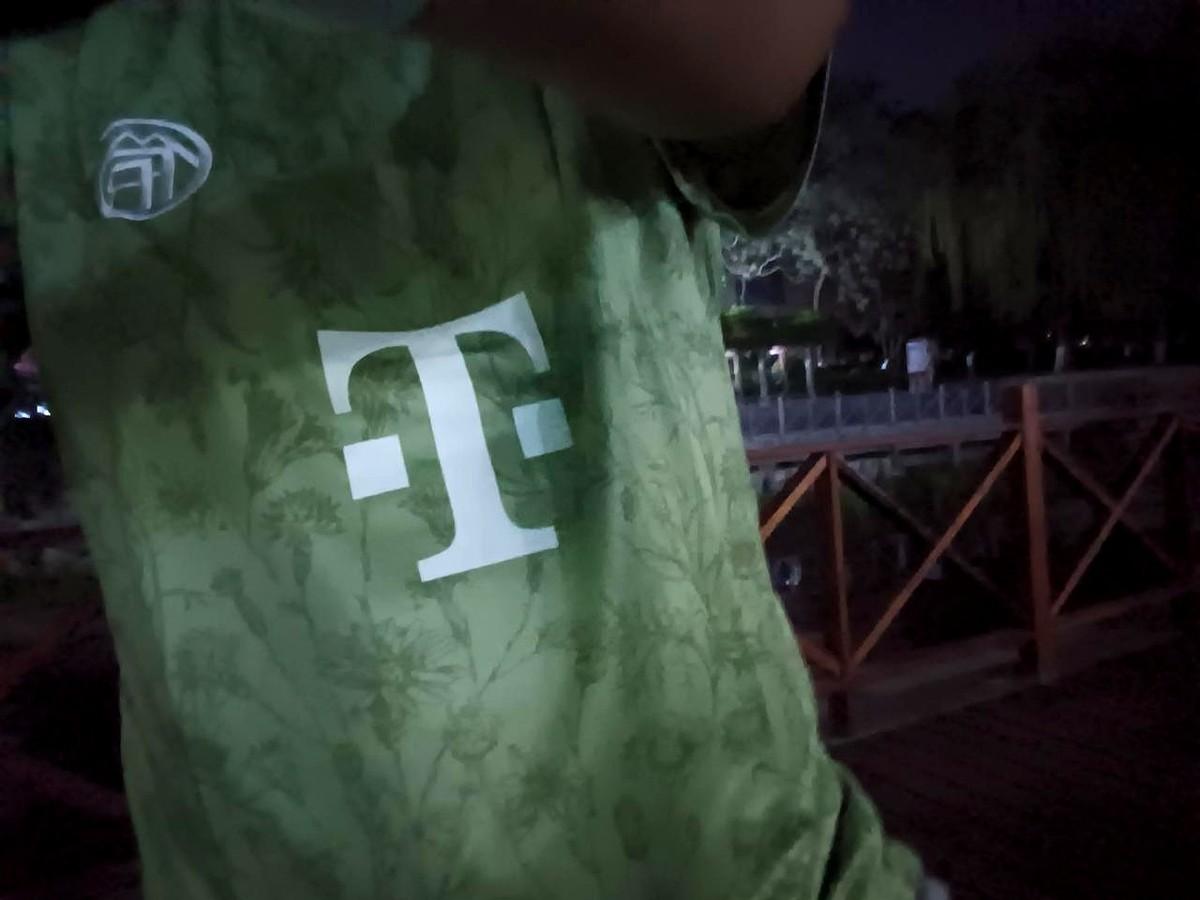 拜仁球迷赛前的剧本，我猜对了一半。

巴黎圣日耳曼一旦控球在手，防反真的很可怕。