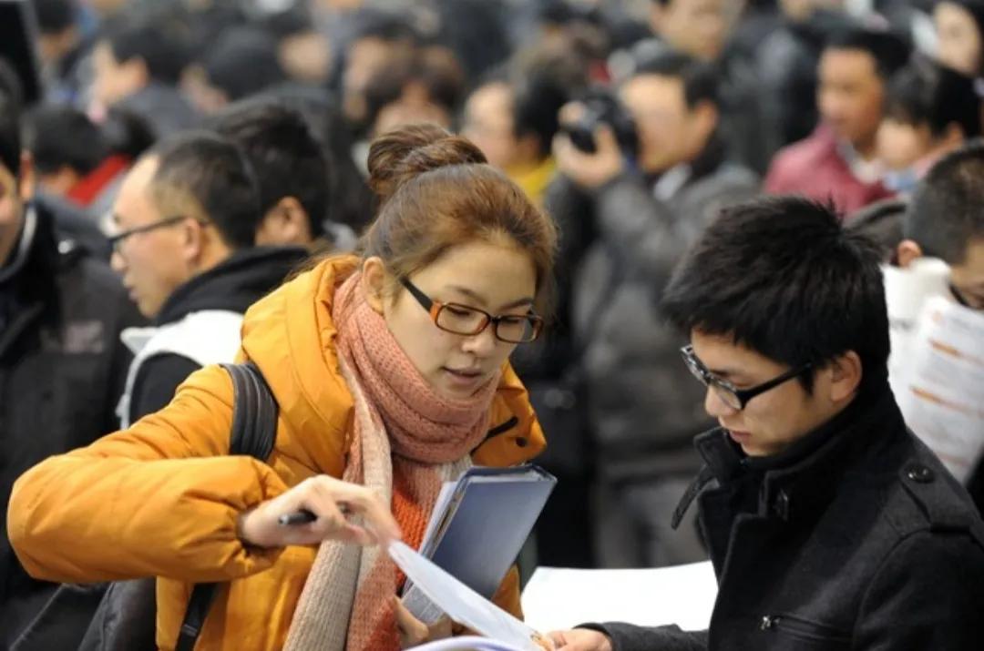 #秋日生活打卡季#数据科学与大数据技术专业毕业生的薪资待遇因多种因素而异，包括地