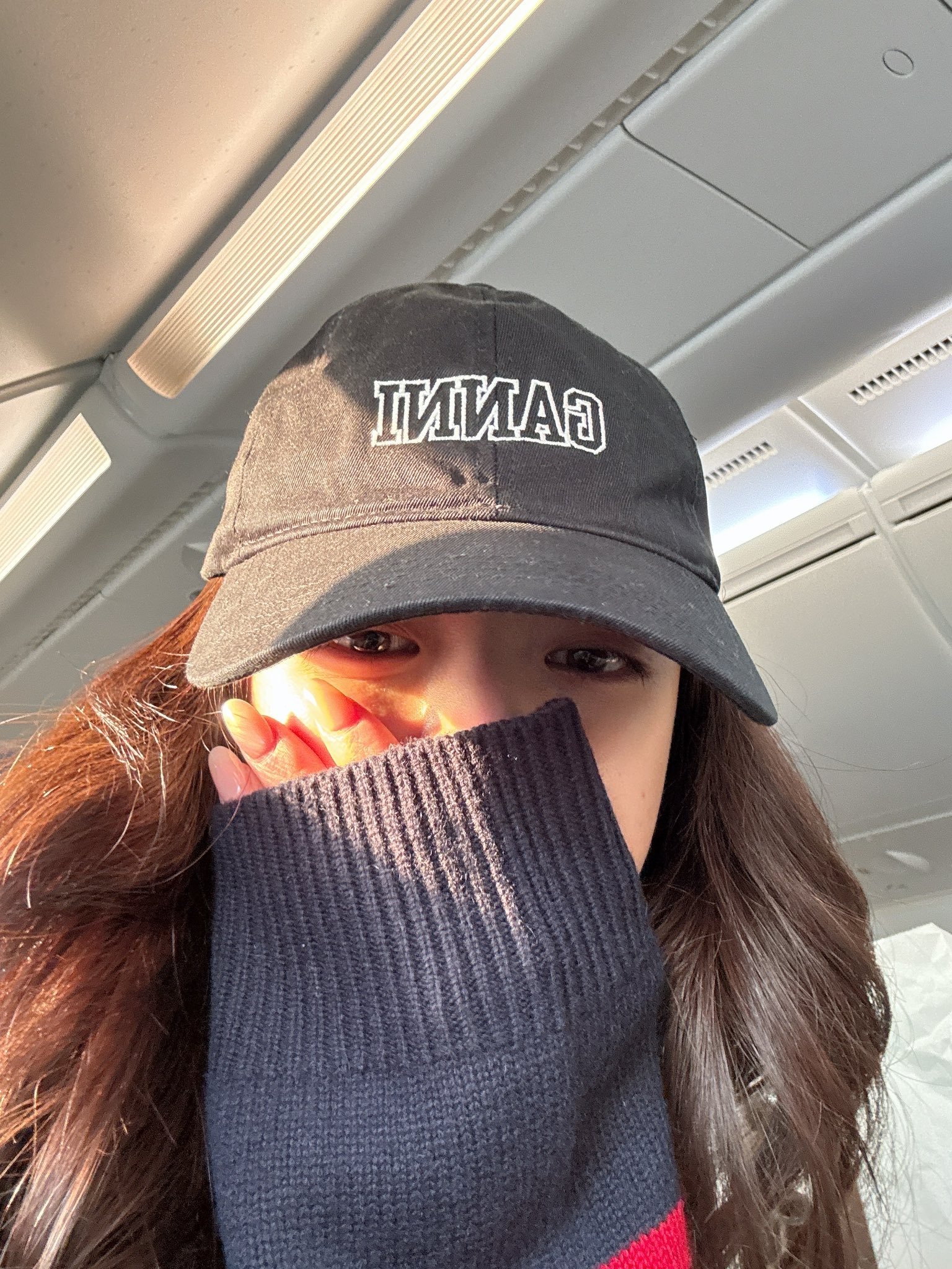 260227🫧itzy申有娜 祝您度过美好的一天我刚登上飞机，准备前往粉丝签名