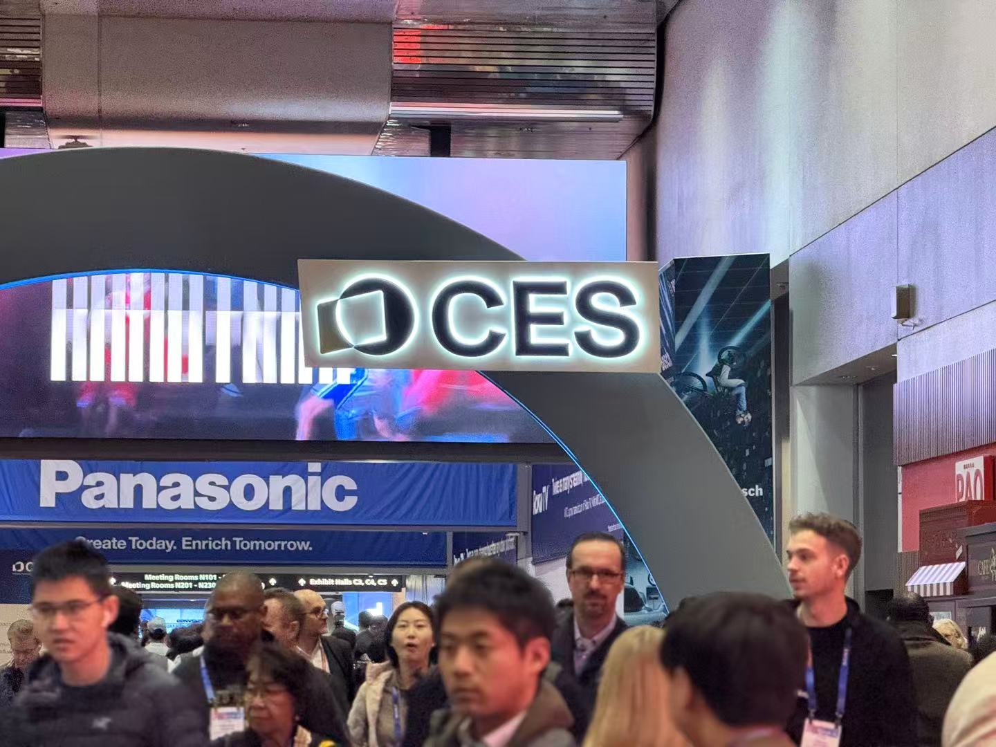 CES前瞻|黄仁勋“赶场”忙，中国机器人扎堆“走出去”