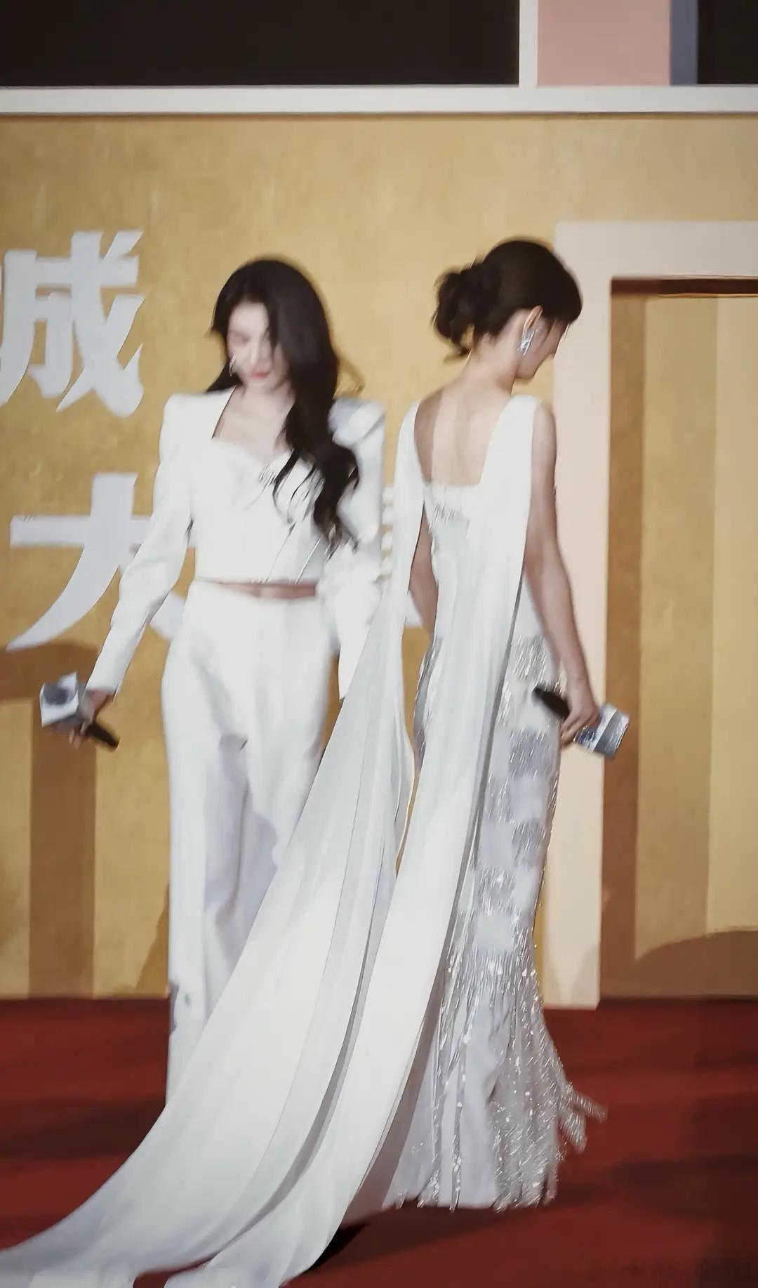 一张合照炸出内娱清流友谊💙王伊瑶被喊“嫡长闺”凭啥？看赵丽颖镜头外的松弛感，看