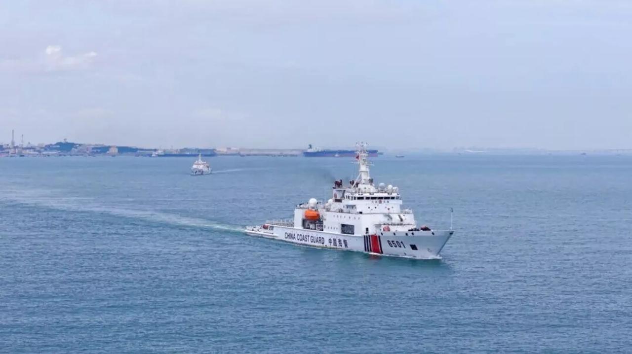 在北太平洋公海，中国海警登船检查日本渔船，行使正当权力
 
8月30日，据俄罗斯