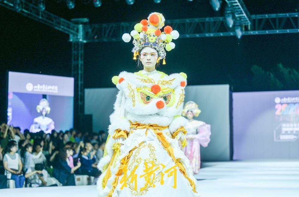 山工艺、山艺联合展演 传统造型邂逅现代时尚！5月27日晚，山东工艺美术学院202