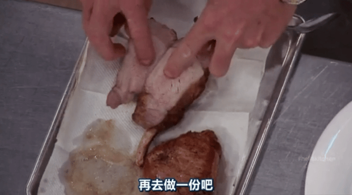 高精力人看完这段也力竭了 一饭封神 时间紧人数多还要创新菜品，后厨忙得几乎没有喘