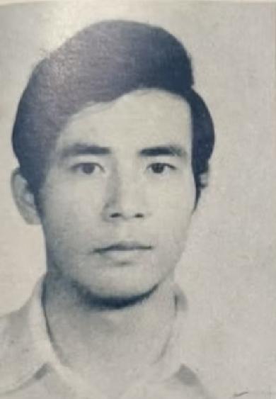 周杰伦的爸爸和妈妈挺有夫妻相的，但是他们的婚姻也没有走到最后。
看来感情世界里的
