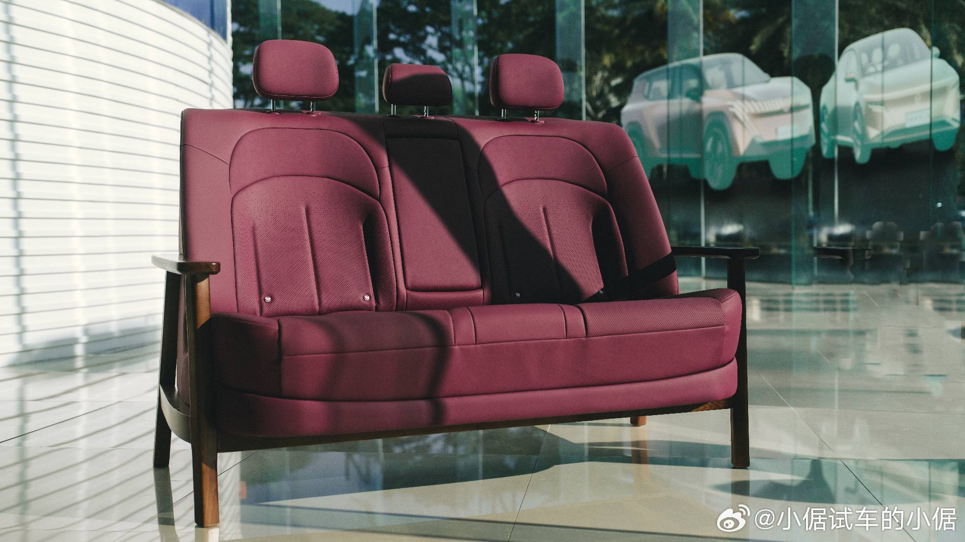 不得不说，东风日产现在也挺会整活的，之前不是出了一套时尚的百万级后排大沙发嘛？新