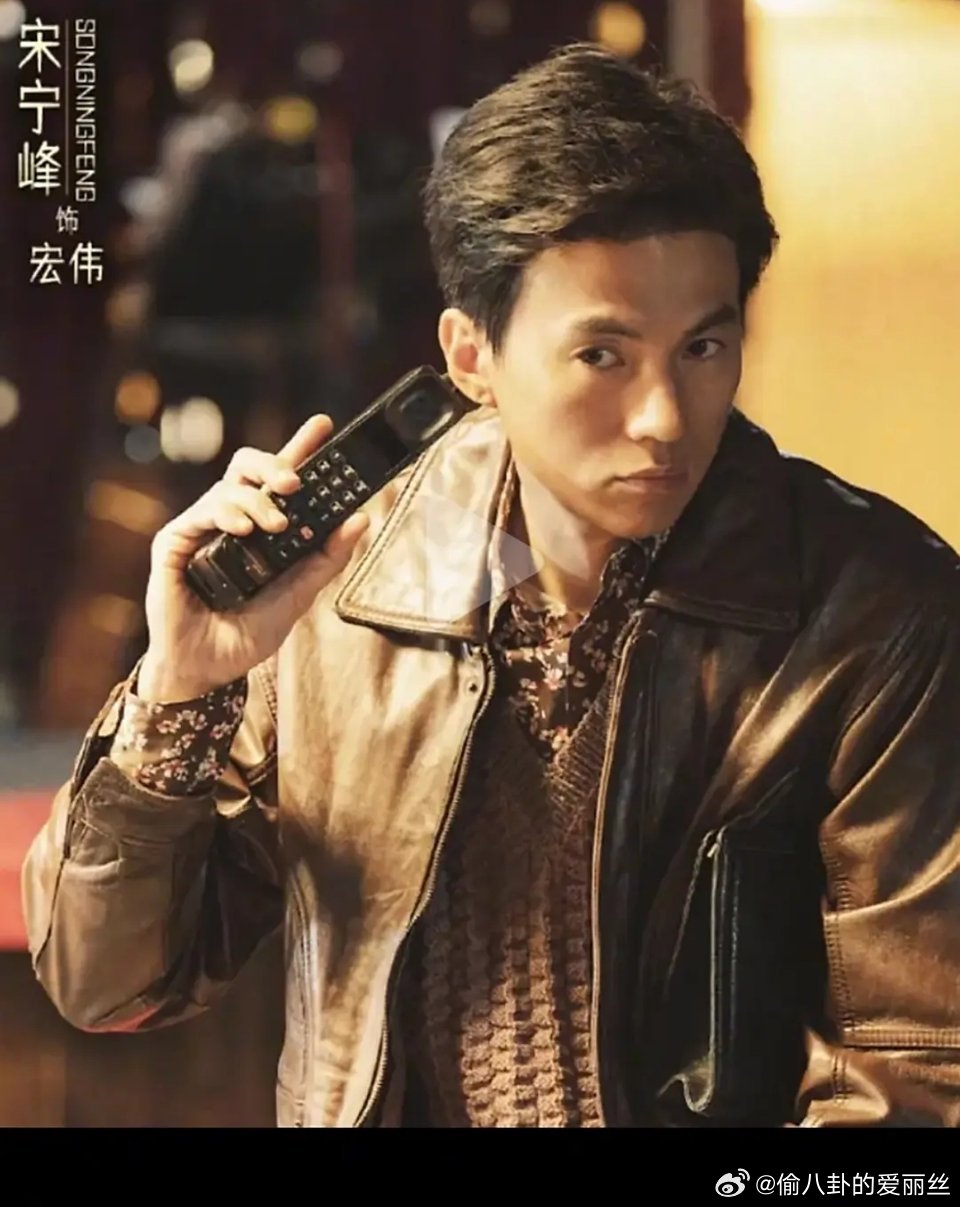 这人是谁？有人知道吗？ 