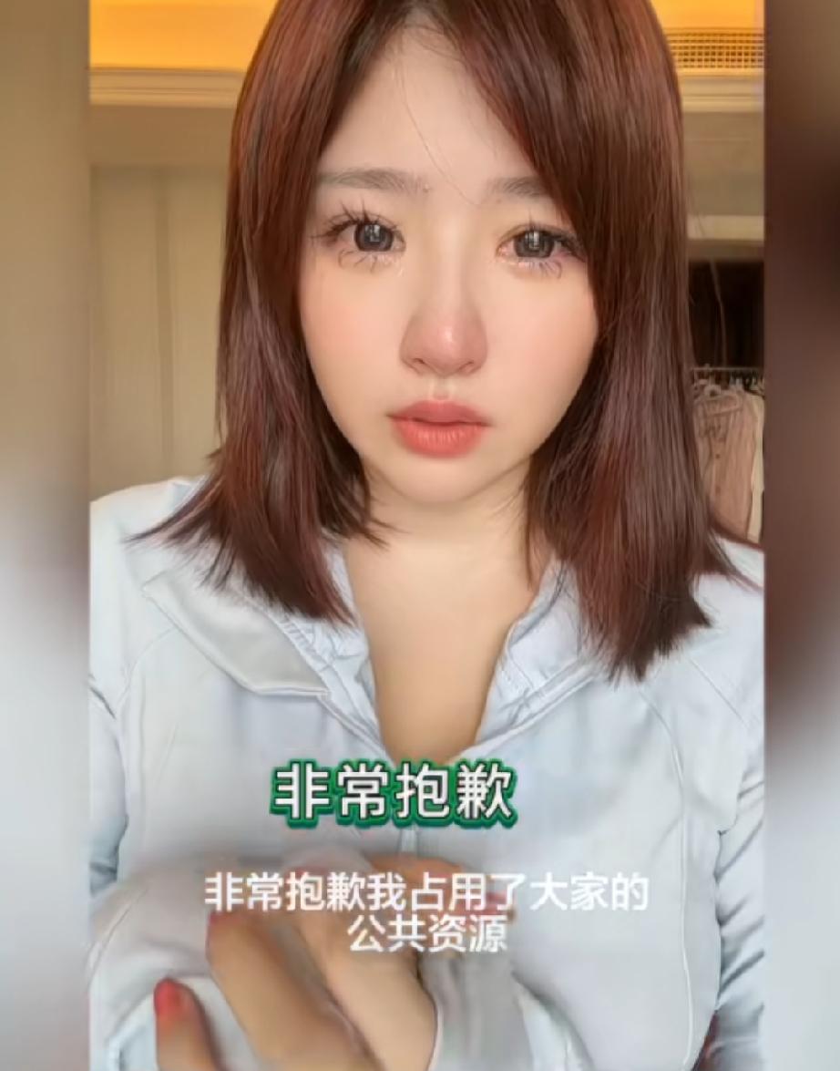 黄一鸣含泪道歉，网友表示不同情

黄一鸣哭诉家中爱犬去世，她着急下楼，带另一只狗