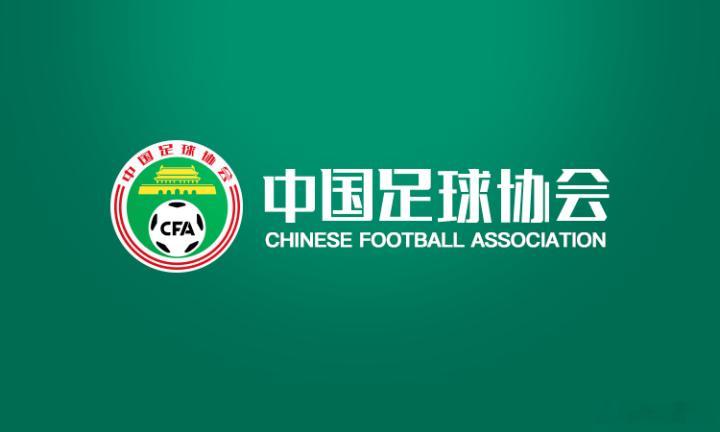 中国足协裁判委员会评议组进行了本赛季第十六期裁判评议工作。本期共评议14个判例，