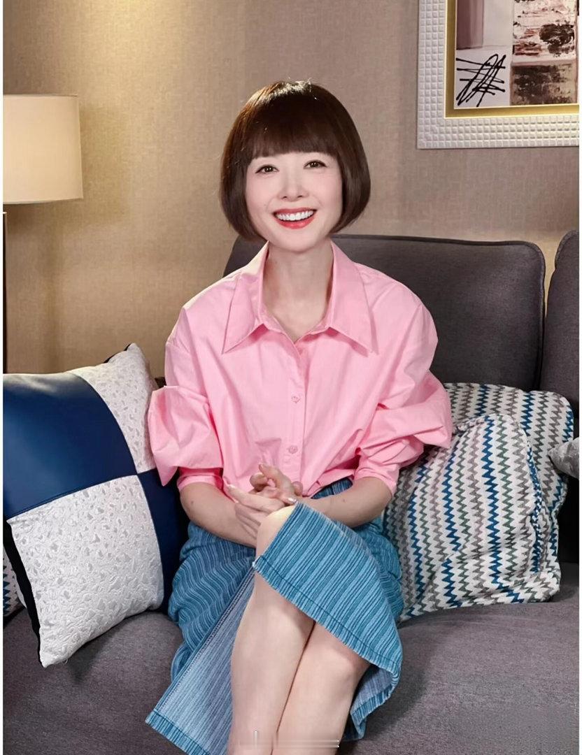 鲁豫说想做第一个很老的主持人 鲁豫不想当“象征性的前辈”，她想当“一直在场的主持
