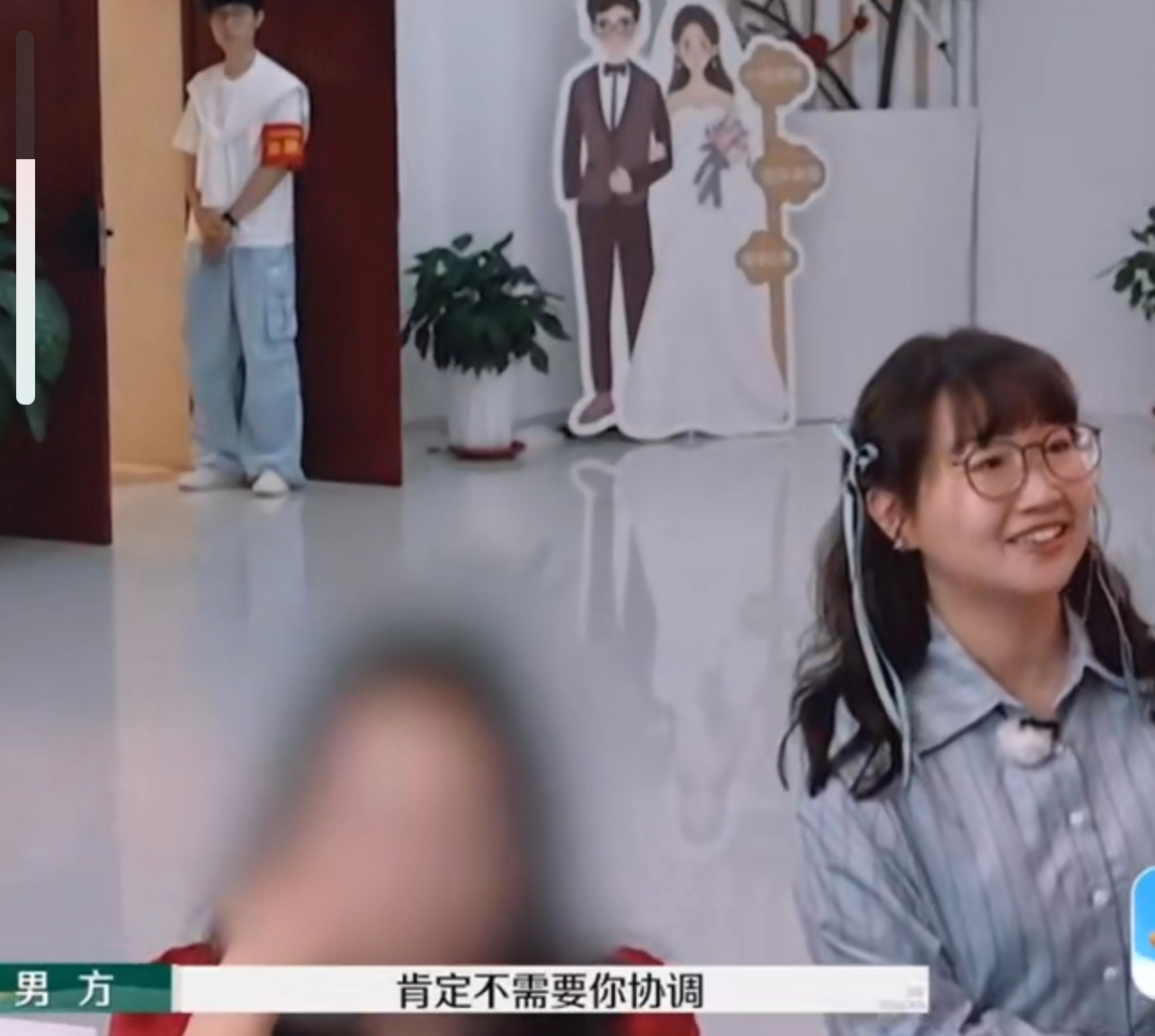 麦琳微笑服务  麦琳好稳  素人登记离婚，麦琳微笑服务，在大家都不敢上前的时候，
