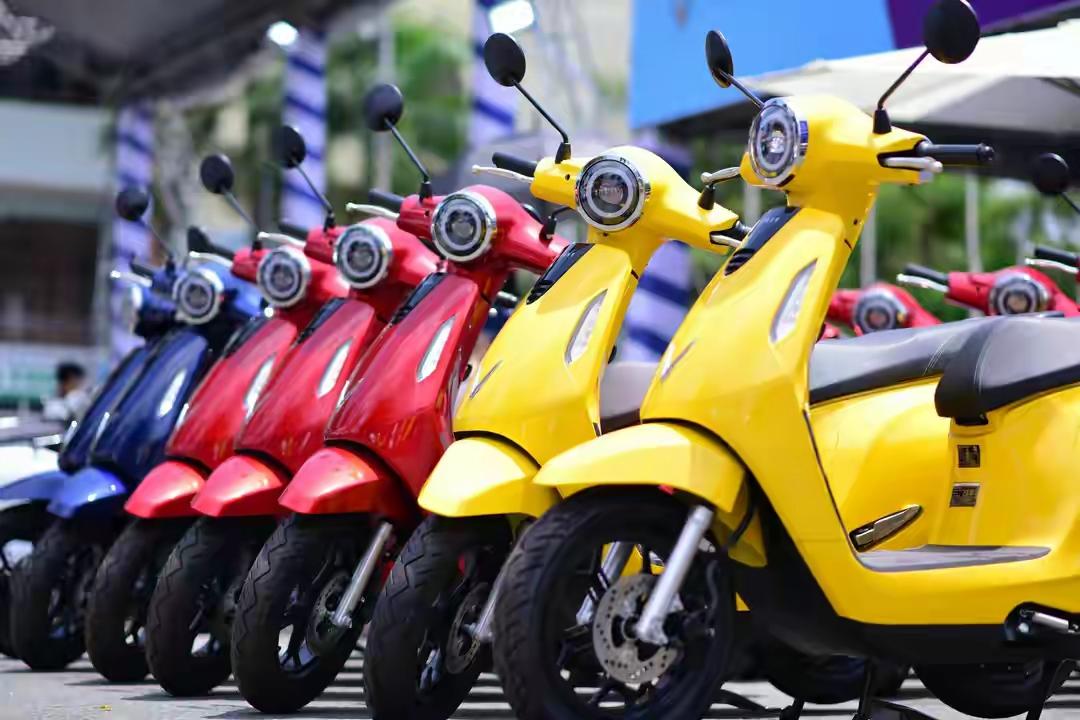 印尼街头，日系车从每10台占9台，跌到只剩8台。很多人喊“日本制造业完蛋了”。但