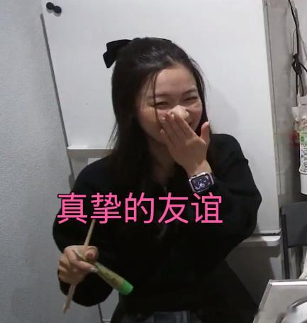 看直播收获表情包……听起来咲是猫奴，Rinrin是薯条控，Sroa则喜欢糖葫芦…