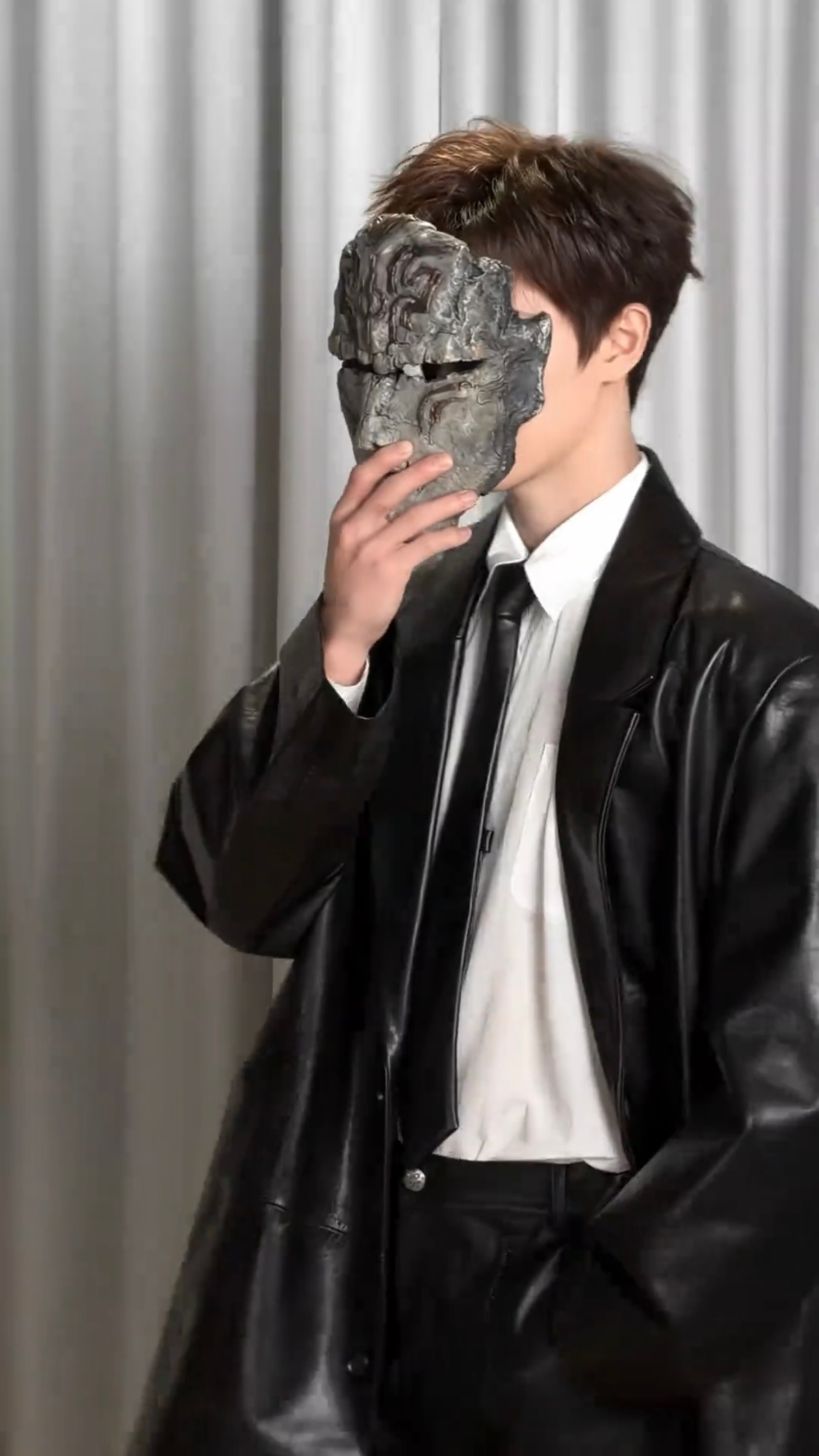 被李昀锐摘面具转刀硬控了 被李昀锐摘面具转刀硬控了，咱就说这个小林也太会了吧，面