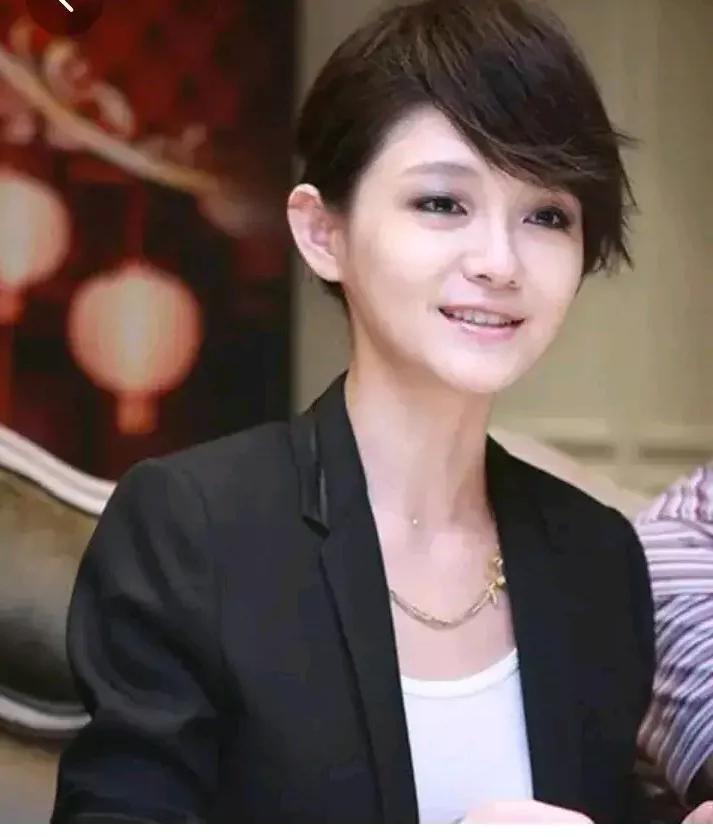大s说后悔嫁给了汪小菲
更后悔为他生了孩子
说这话脸皮是不是有点厚了，要知道
你