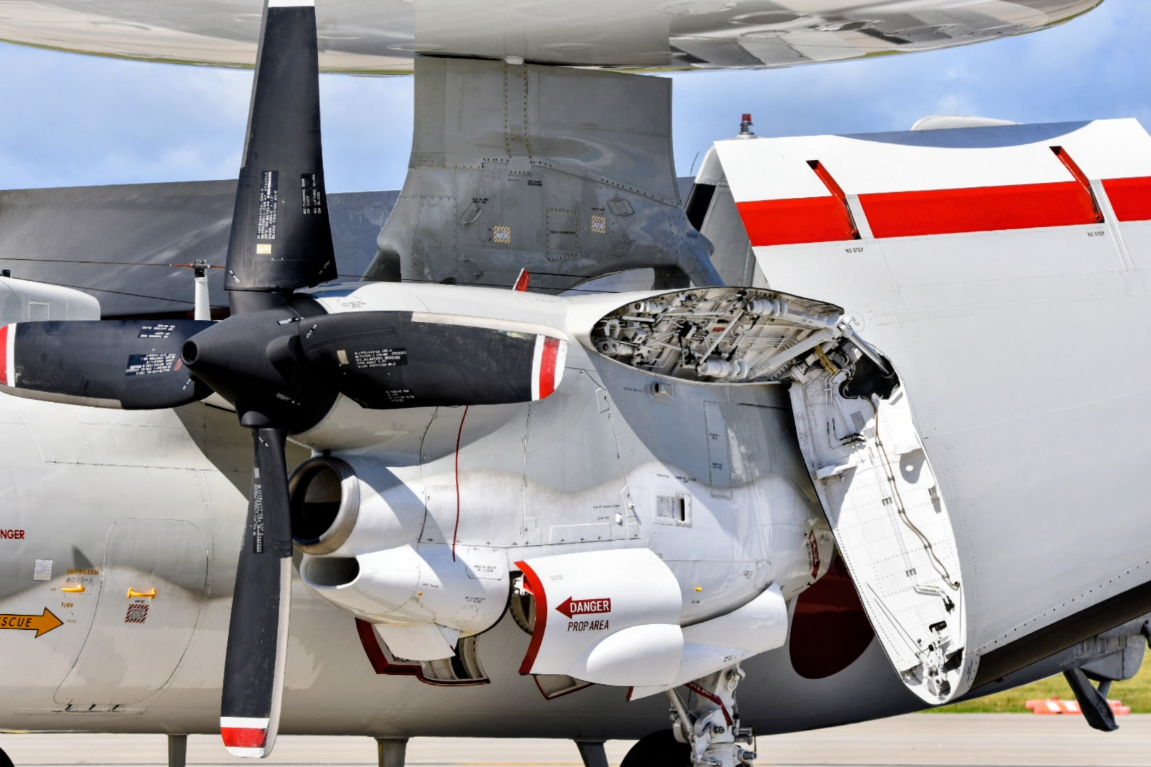 三沢基地航空祭，地面上的E-2C和 E2-D机身细节 ​​​