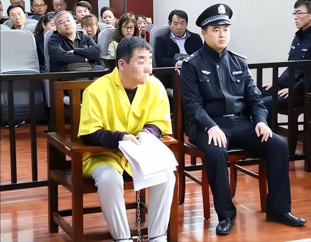 “脸都不要了！”辽宁抚顺，一男子得了脑癌，为治病欠下不少外债，病情好转后，200