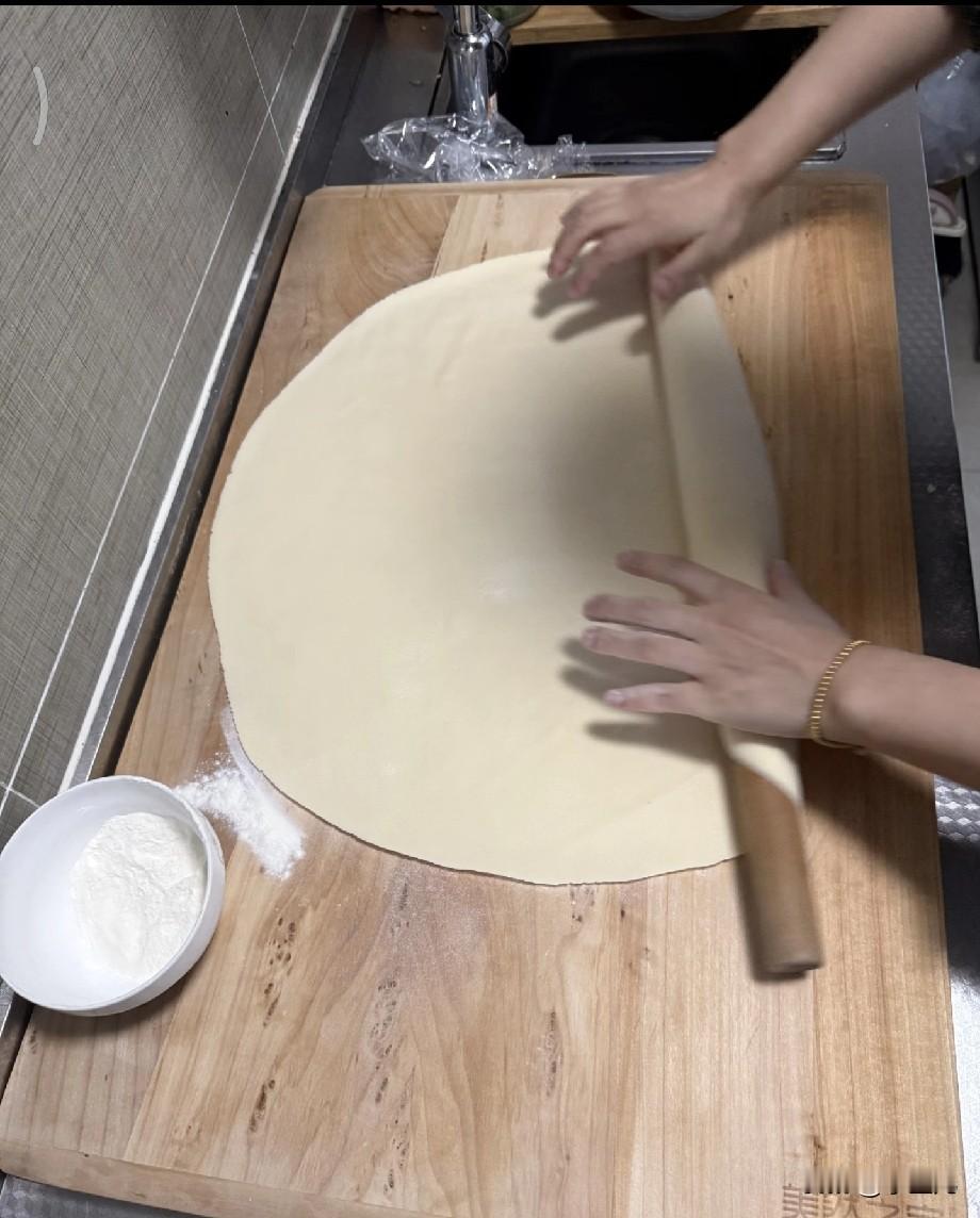 手擀面到底有多香？吃过就忘不掉！
 
手擀面好不好吃？答案太明显了！现擀现煮的面