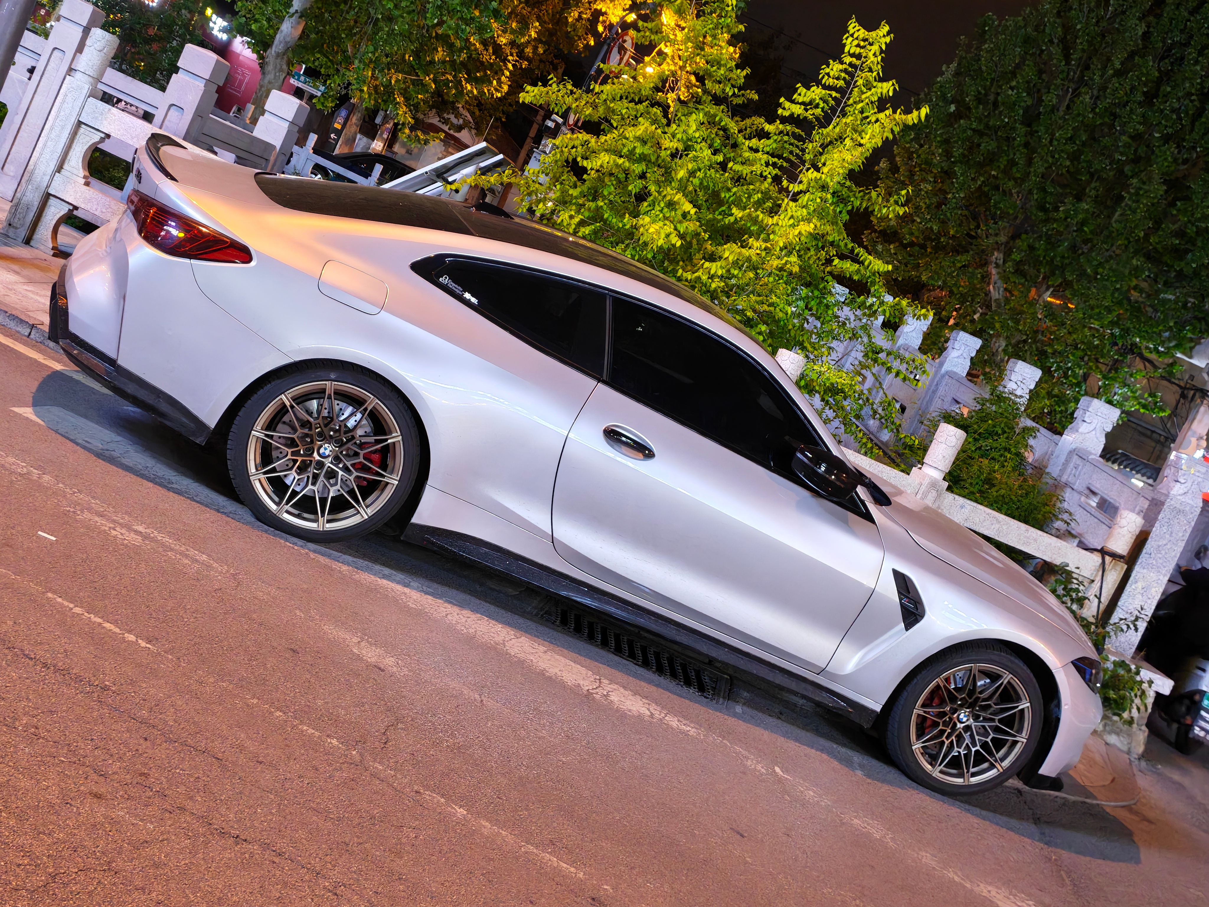 路边看见的，真酷 济南·向民炒鸡老店(济南店)