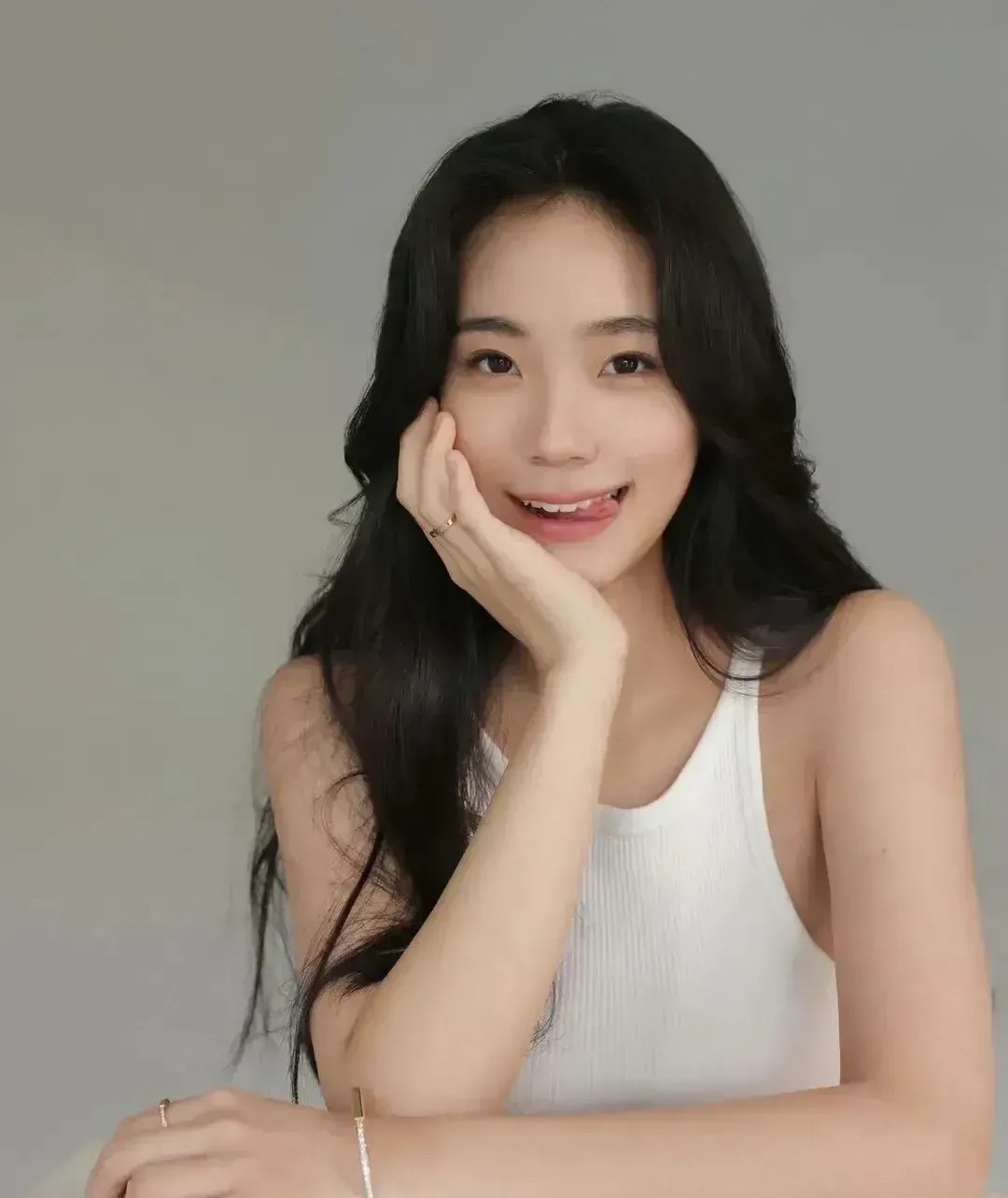 不受影响，小s带二女儿拍摄广告什么风波不风波，对徐家姐妹来说简直就是小菜一碟，二