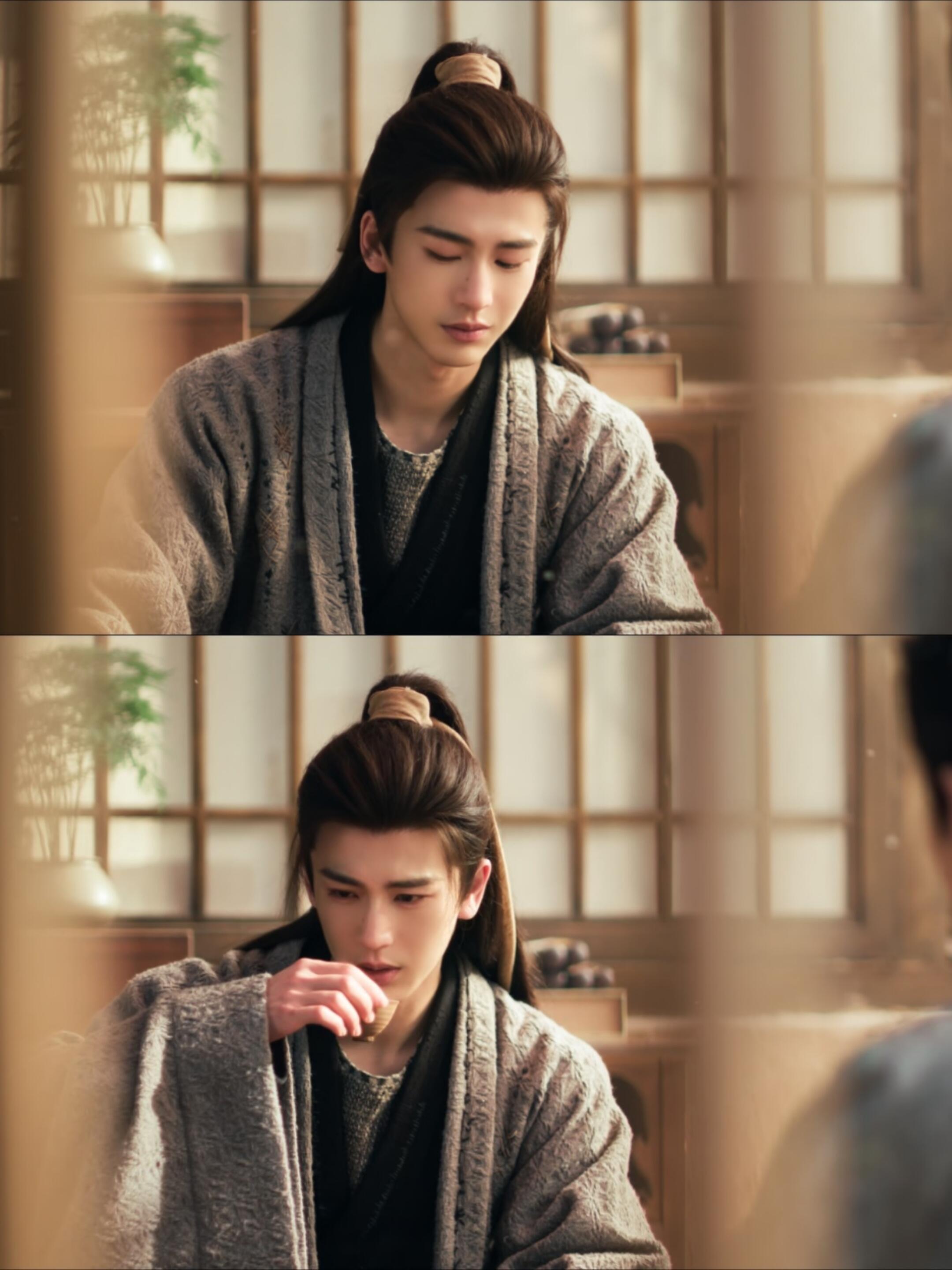 征味儿显露闲来躺椅子上晒太阳，旁边是书和茶跟长玉讲话时慵懒闭着眼睛坐起来的姿势优