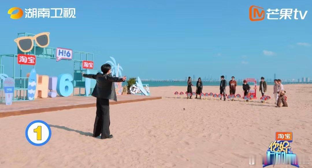 丁程鑫嗖一下飞出去了 你好星期六小丁主打一个速冲！起跑指令一出嗖一下飞出去，第一