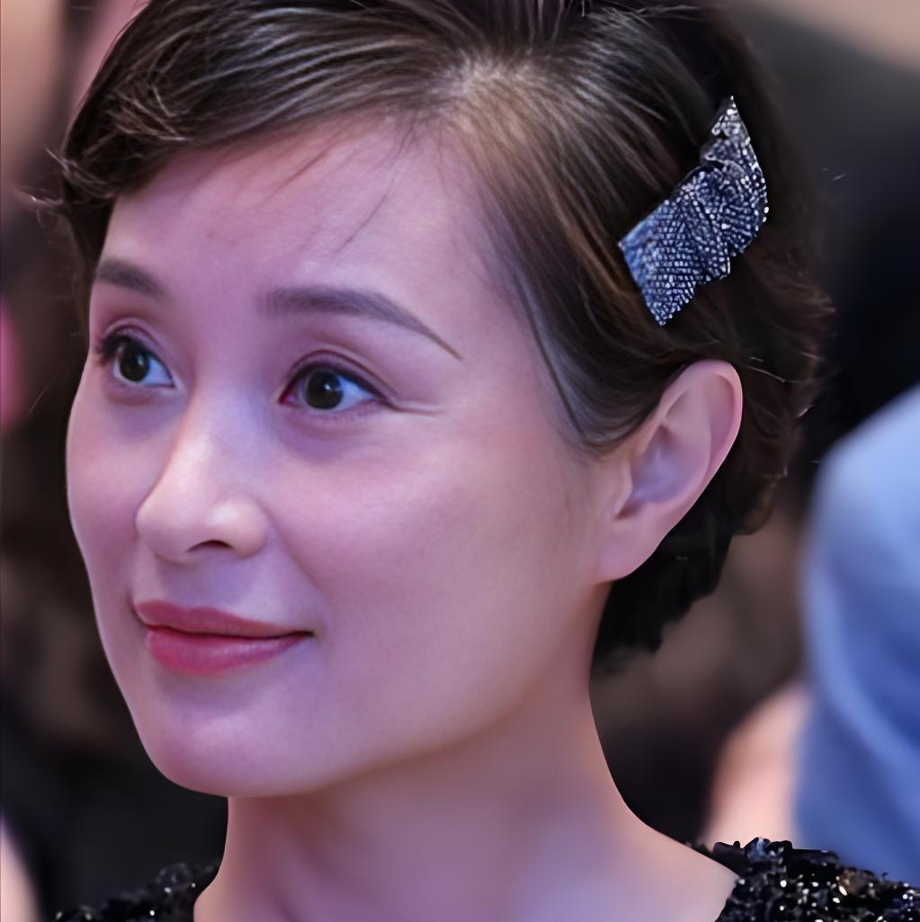 吴越和王家卫见面这段对话，太通透了！
筹备《繁花》时，导演问她心仪哪个角色，吴越