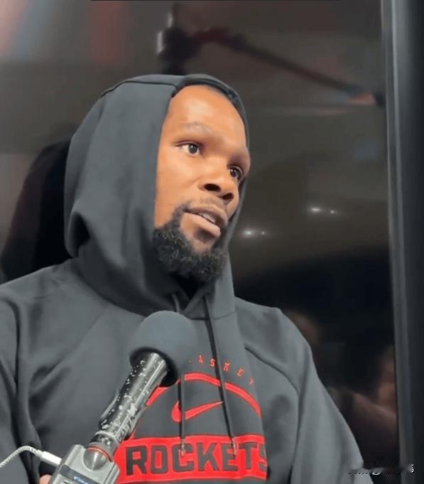 伟大的对手！杜兰特谈詹姆斯：

“勒布朗是伟大的球员。”

“每次较量都让人兴奋