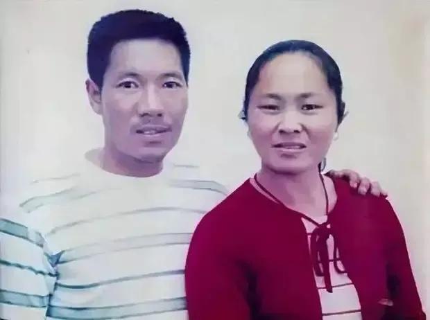 1994年，刘老汉拿2600元来买媳妇，人贩子涨价要2700元，刘老汉转身就走。