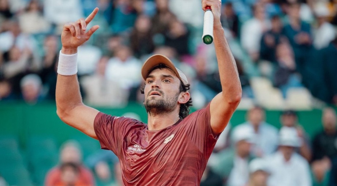 网球talking大会 历史再一次！瓦朗坦·瓦谢罗以6-7(4)、6-3、6-4