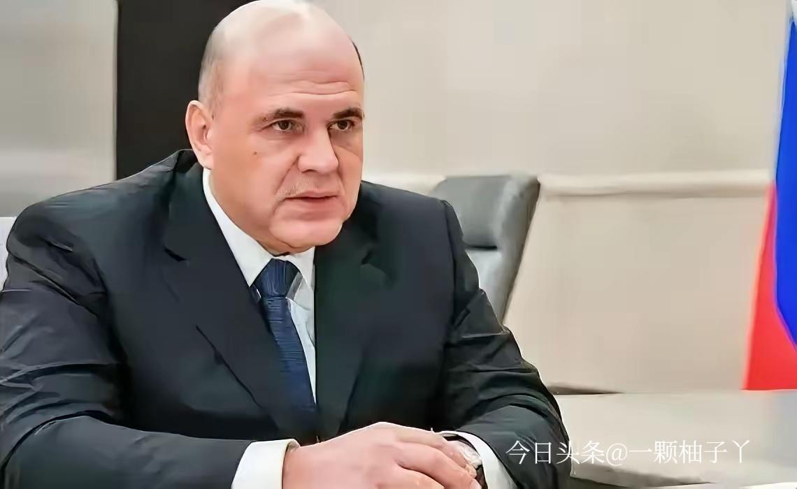 普京他把卸任快七年、没一官半职的哈萨克前总统纳扎尔巴耶夫，请进了克里姆林宫总统公