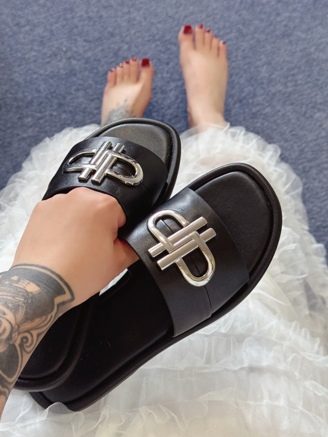 黑白配 凉拖配长裙