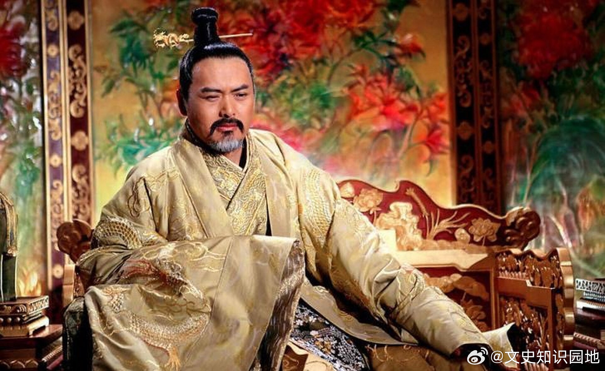 朱温弑杀唐昭宗后，立其 12 岁儿子为傀儡皇帝。不久，朱温在洛阳九曲池宴请昭宗另