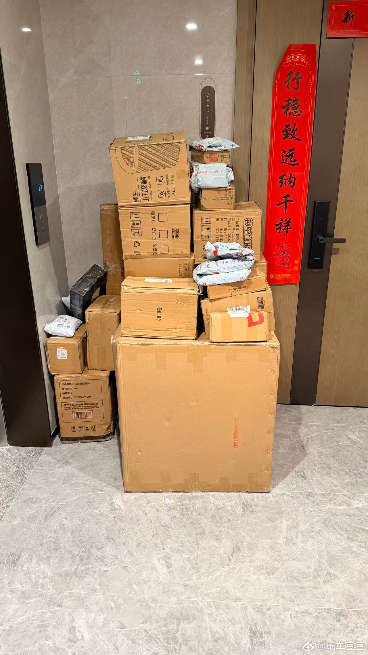 我是女人，我怎么这么爱买买买买买买……这还是寄到办公室的，家里这边还有一半！我也