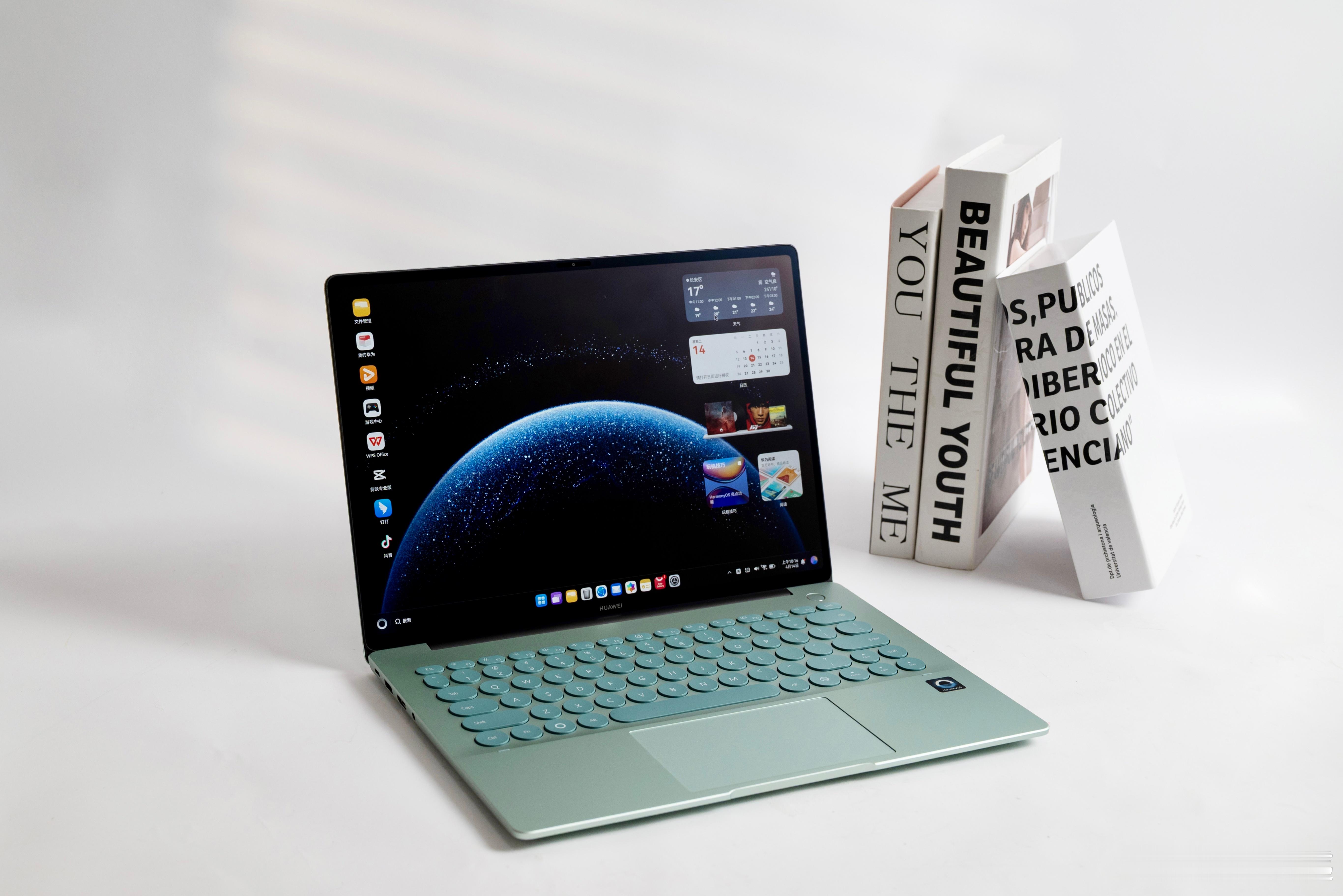 新款鸿蒙电脑好在哪颜值是真高，我一个博主都喜欢，更别说现在的年轻人了，而且还在屏