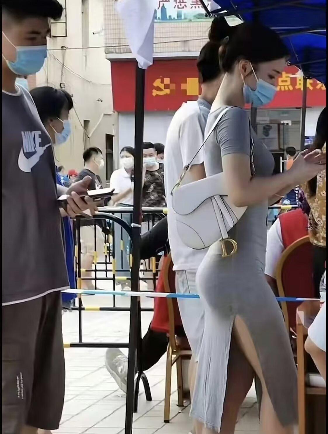 泰戈尔曾说： 当我们谦卑低调的时候，便是我们接近伟大的时候。