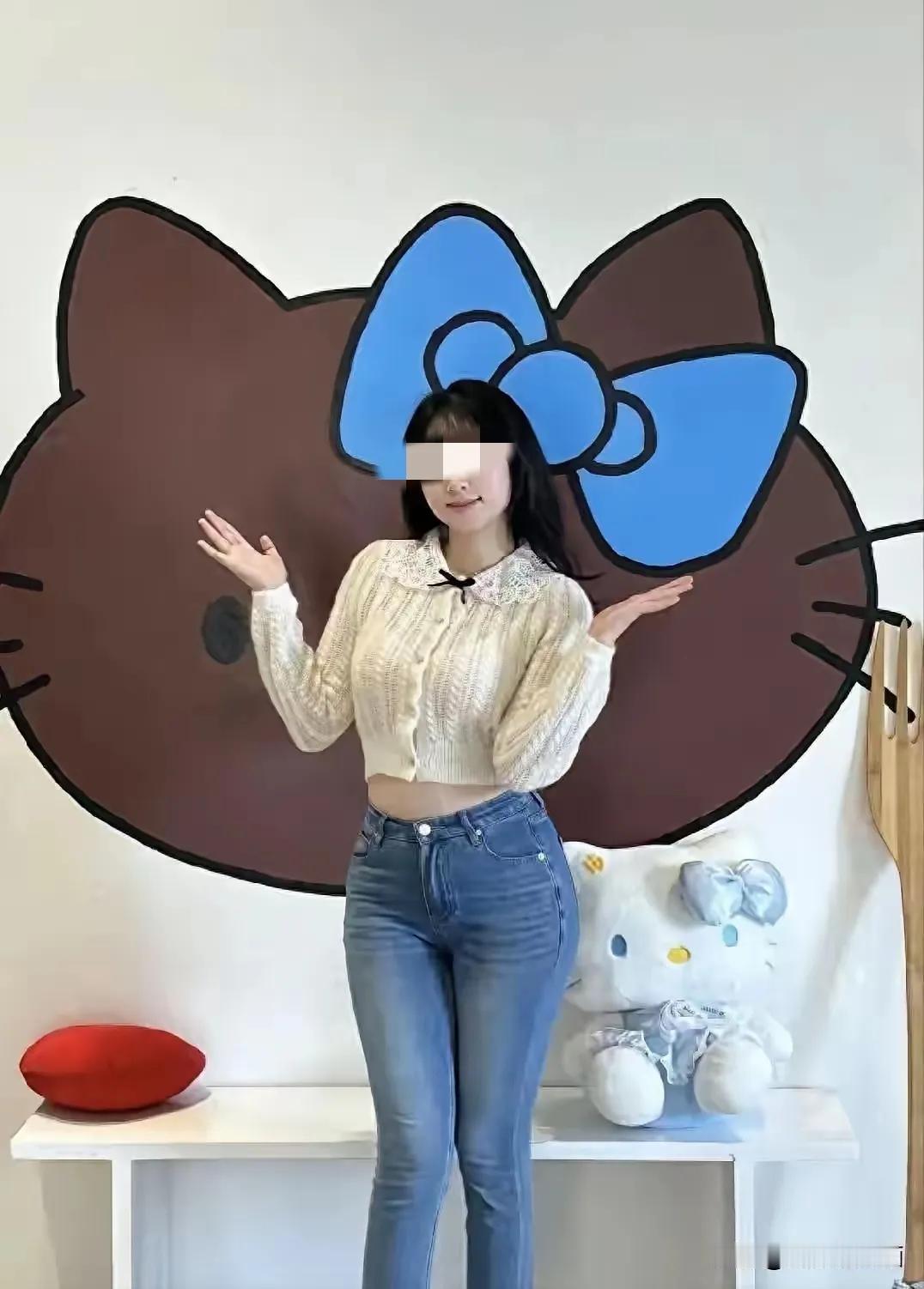 这颜值身材，真的是极品，她这么年轻漂亮，怎么嫁了个长相不尽人意，年纪看着也比她大