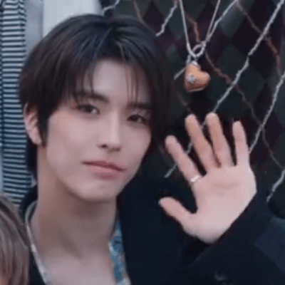 感觉李松河做啥都傻得可爱 