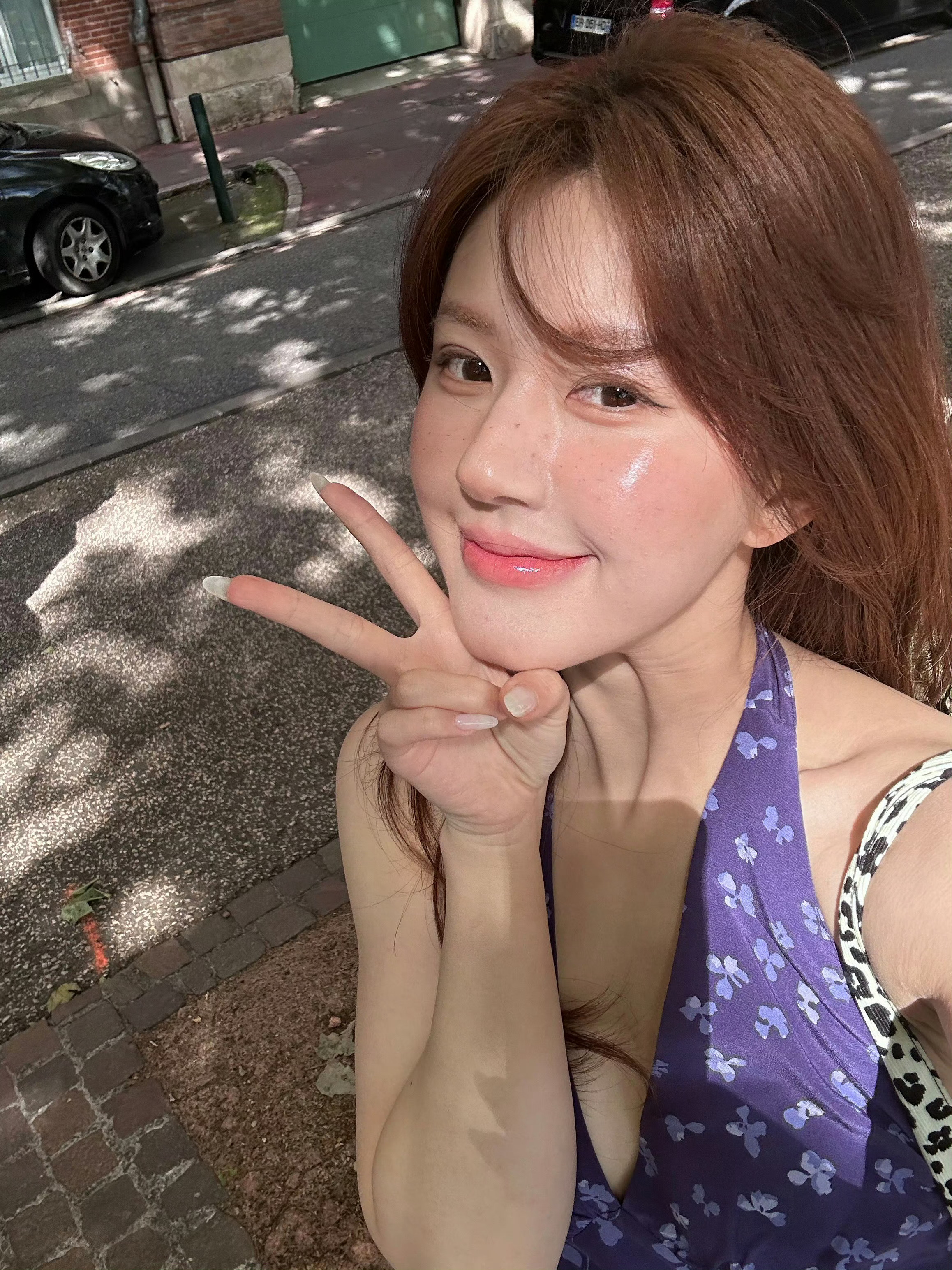 露思宝宝好有生命力 十八宫格放不下水灵的紫葡萄 真的想和美宝一起citywalk