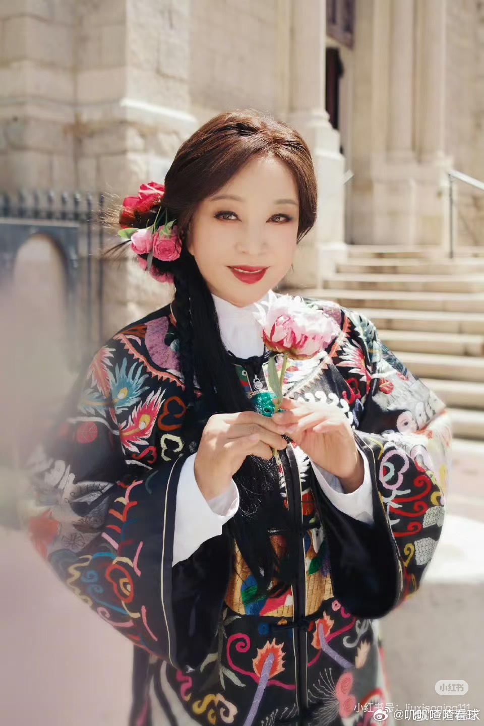 刘晓庆亲妹妹一家希望她没有后代树林子大了什么鸟都有！刘晓庆亲妹妹一家竟然希望她没