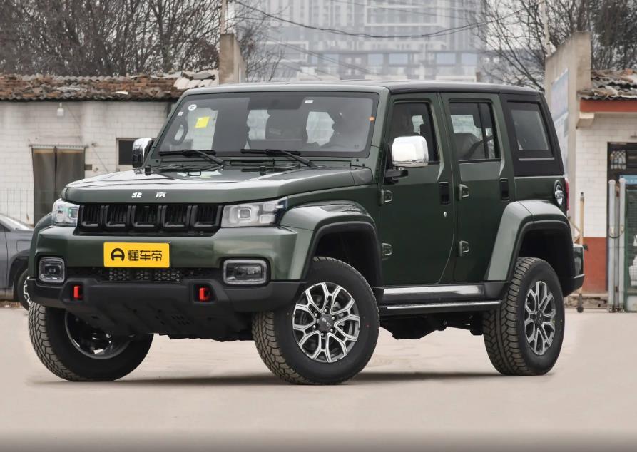 1月15日官方消息，北京越野BJ40探险家上市，推出汽油、柴油2款车型，售价14