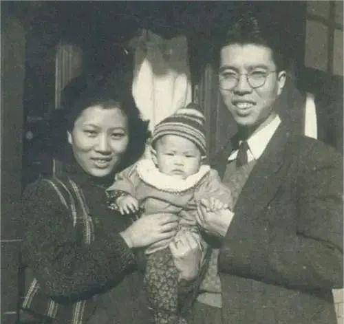 1949年，他不顾妻子反对，用刀划开刚出生3天女儿的后背，谁知他这一举动，竟救了