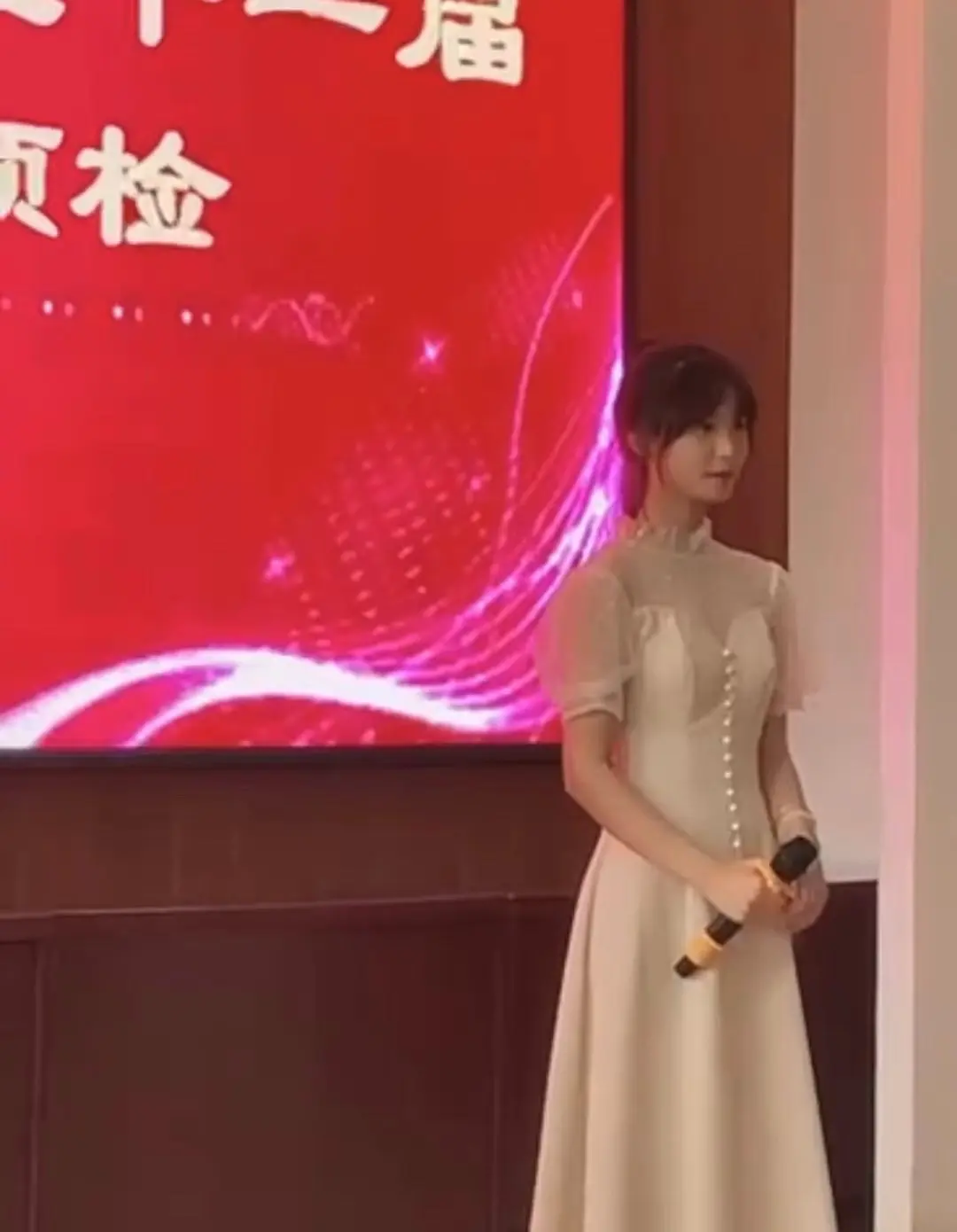 成长的代价如抽筋剥骨般疼痛我只记得当年自己不敢坐车的小女孩现在已经能够...