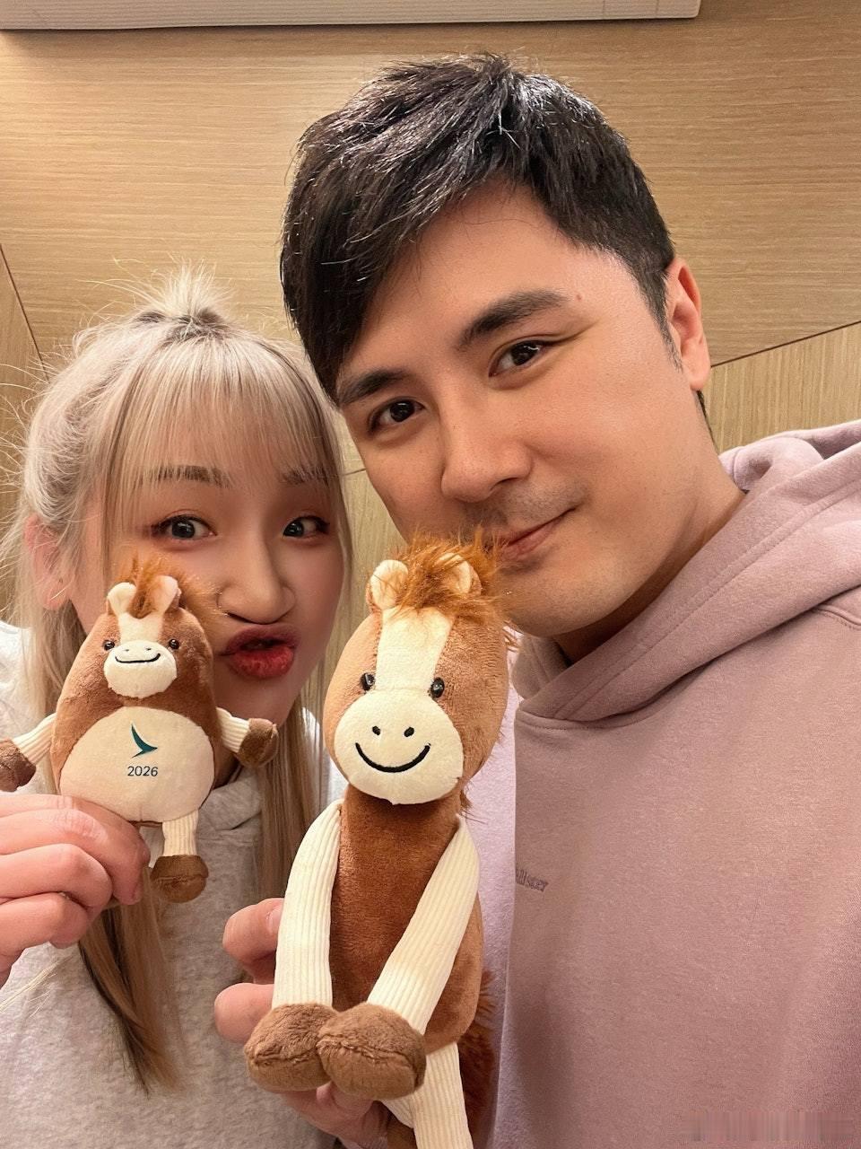 藝人施明於上月21日因肺炎病逝，享年74歲。但是其家庭內部矛盾近日愈揭愈多，昨日