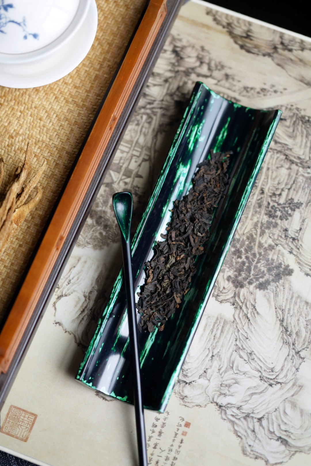 大漆翡翠绿 | 茶则紫光檀为底胚，裱麻布、刮灰、打磨、髹漆反反复复，历久弥新，人