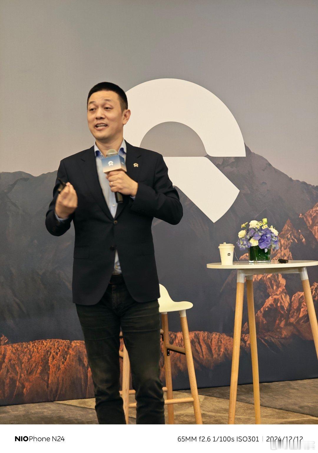 又是一年面对面，203个问题等待斌哥回答。每年的媒体面对面都是如此，蔚来不限制提