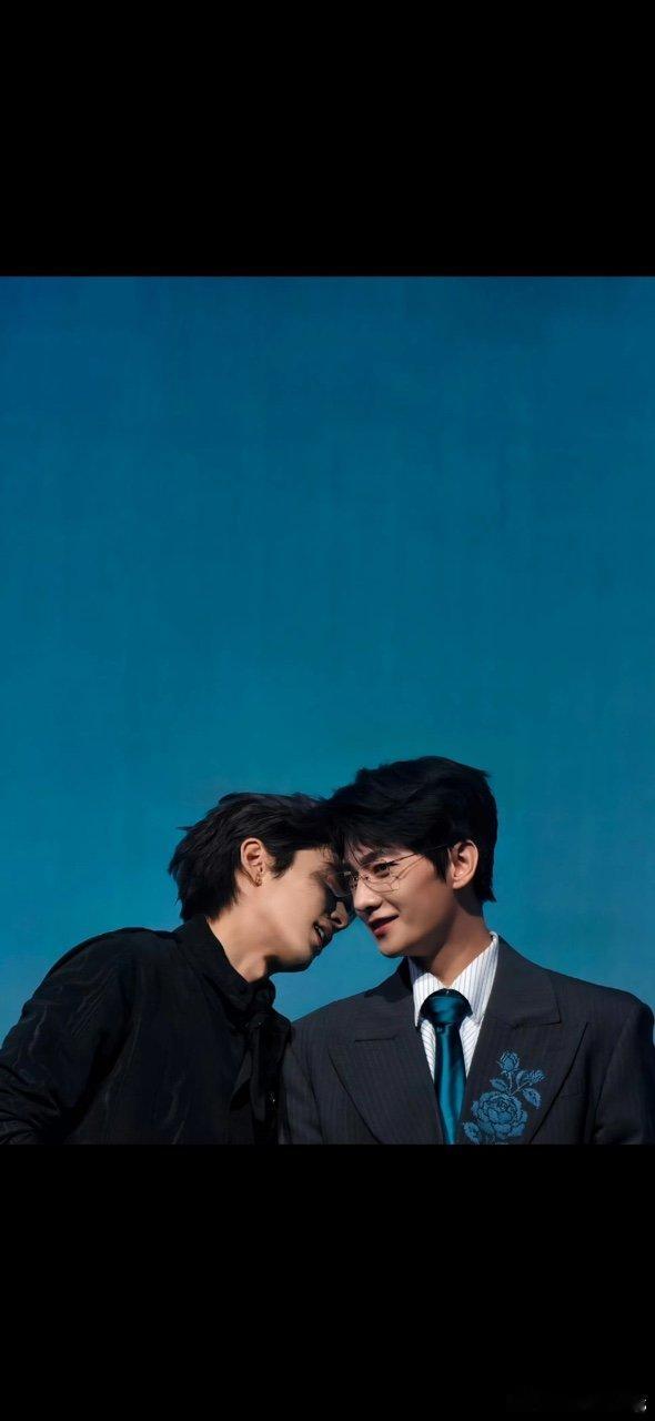 杨洋王鹤棣错位图 王鹤棣杨洋错位图杨洋王鹤棣错位图也太有梗了吧！乍一看还以为是什